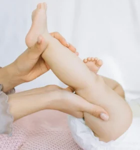 newborn diaper changing image - playken